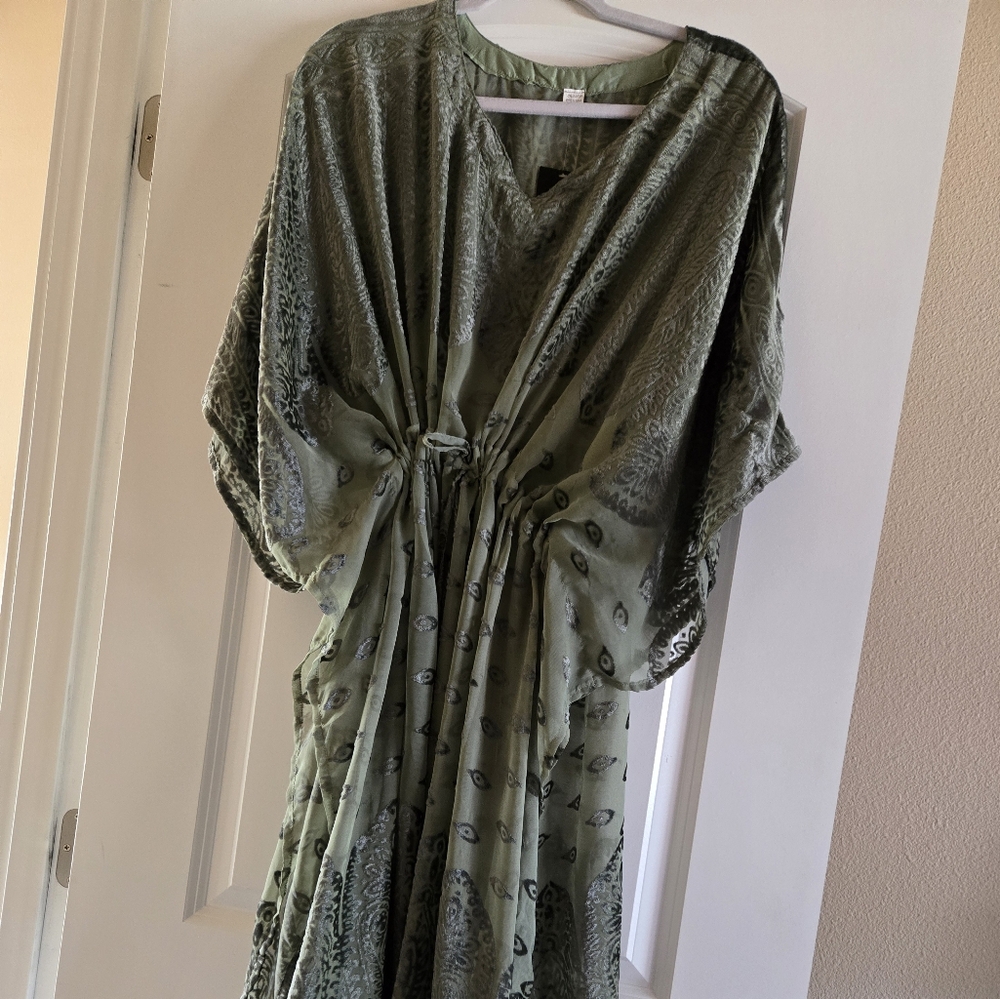 Elegant Kaftan, Green Flocked Velvet